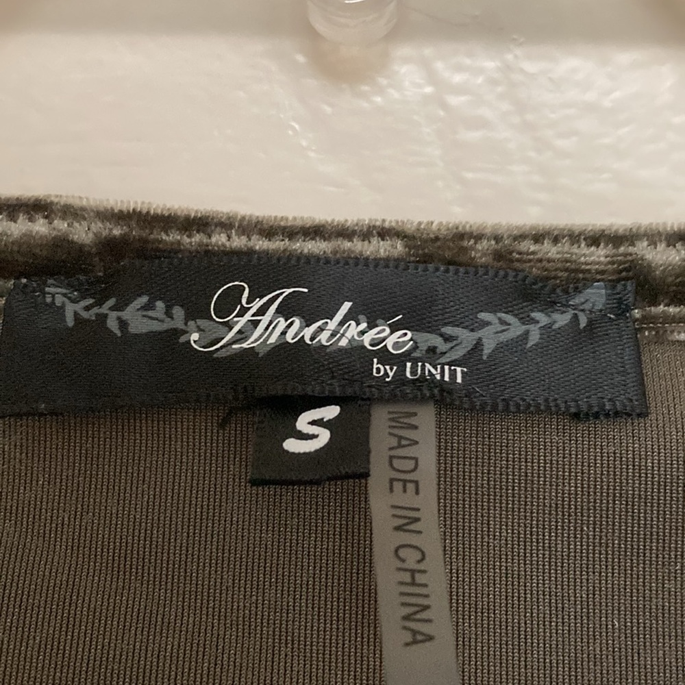 Andree By Unit Boho Velour Top With Beautiful Emb… - image 4